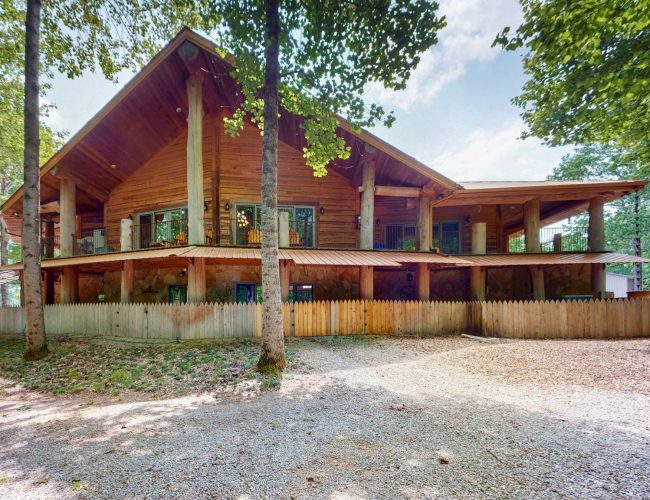 By submitting this image to Realtracs Inc, the User grants to Realtracs Inc an unrestricted license to use the image in compilations of properties and in other ways authorized by the Board of Directors.