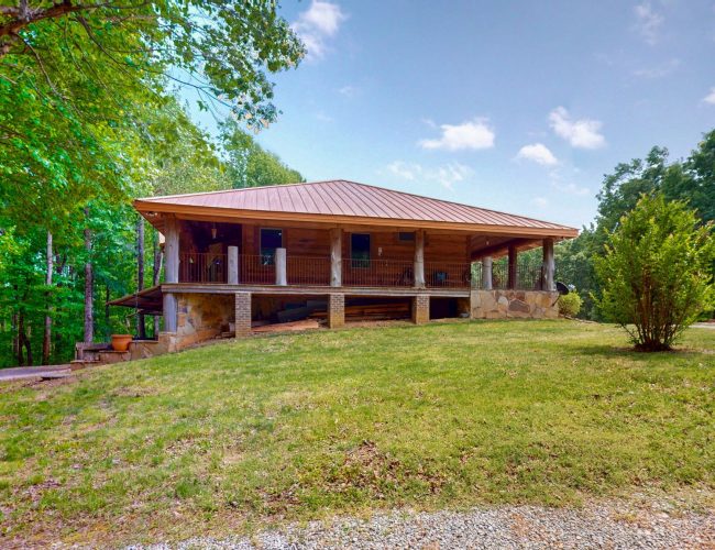 By submitting this image to Realtracs Inc, the User grants to Realtracs Inc an unrestricted license to use the image in compilations of properties and in other ways authorized by the Board of Directors.