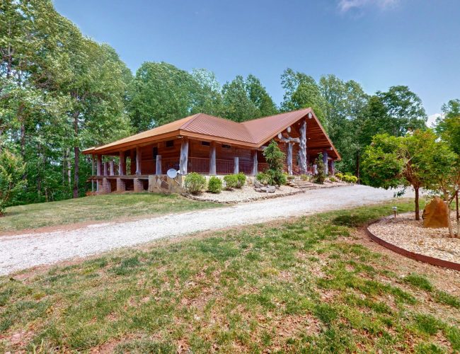 By submitting this image to Realtracs Inc, the User grants to Realtracs Inc an unrestricted license to use the image in compilations of properties and in other ways authorized by the Board of Directors.