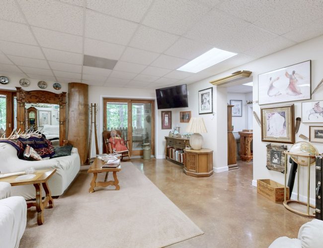 By submitting this image to Realtracs Inc, the User grants to Realtracs Inc an unrestricted license to use the image in compilations of properties and in other ways authorized by the Board of Directors.