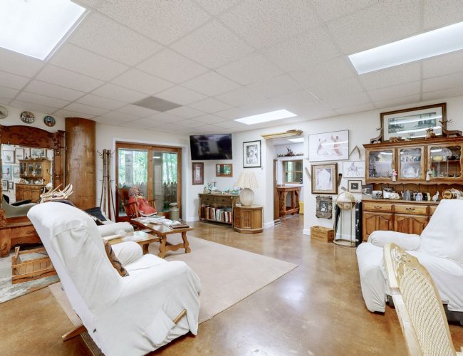 By submitting this image to Realtracs Inc, the User grants to Realtracs Inc an unrestricted license to use the image in compilations of properties and in other ways authorized by the Board of Directors.