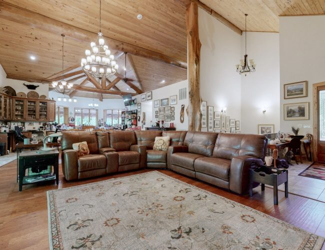 By submitting this image to Realtracs Inc, the User grants to Realtracs Inc an unrestricted license to use the image in compilations of properties and in other ways authorized by the Board of Directors.