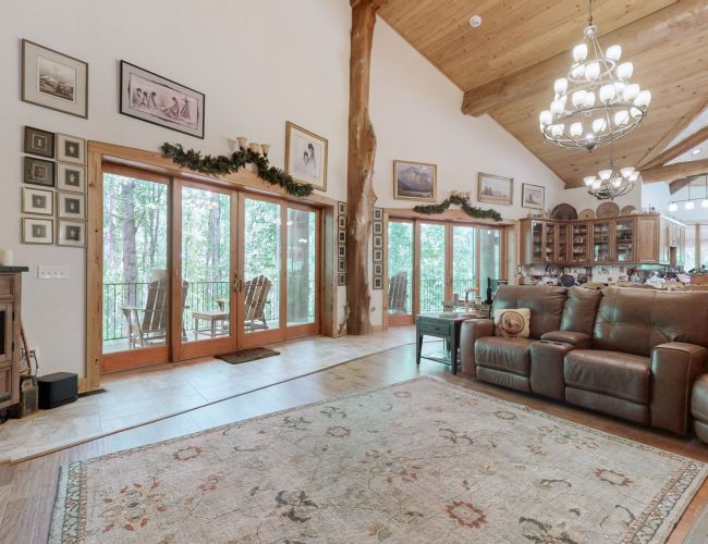 By submitting this image to Realtracs Inc, the User grants to Realtracs Inc an unrestricted license to use the image in compilations of properties and in other ways authorized by the Board of Directors.