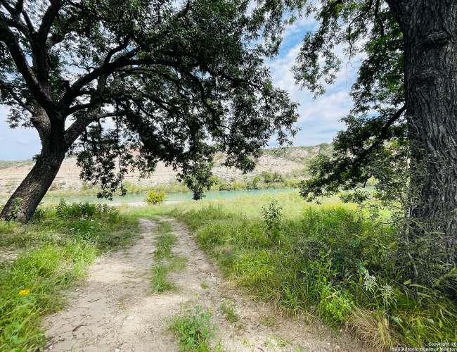 3252103fe40997cc91e799300f5c0a4b-uncropped_scaled_within_1536_1152