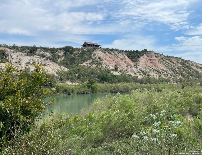 7b2410f95403e47e1dae9c8de74984ca-uncropped_scaled_within_1536_1152